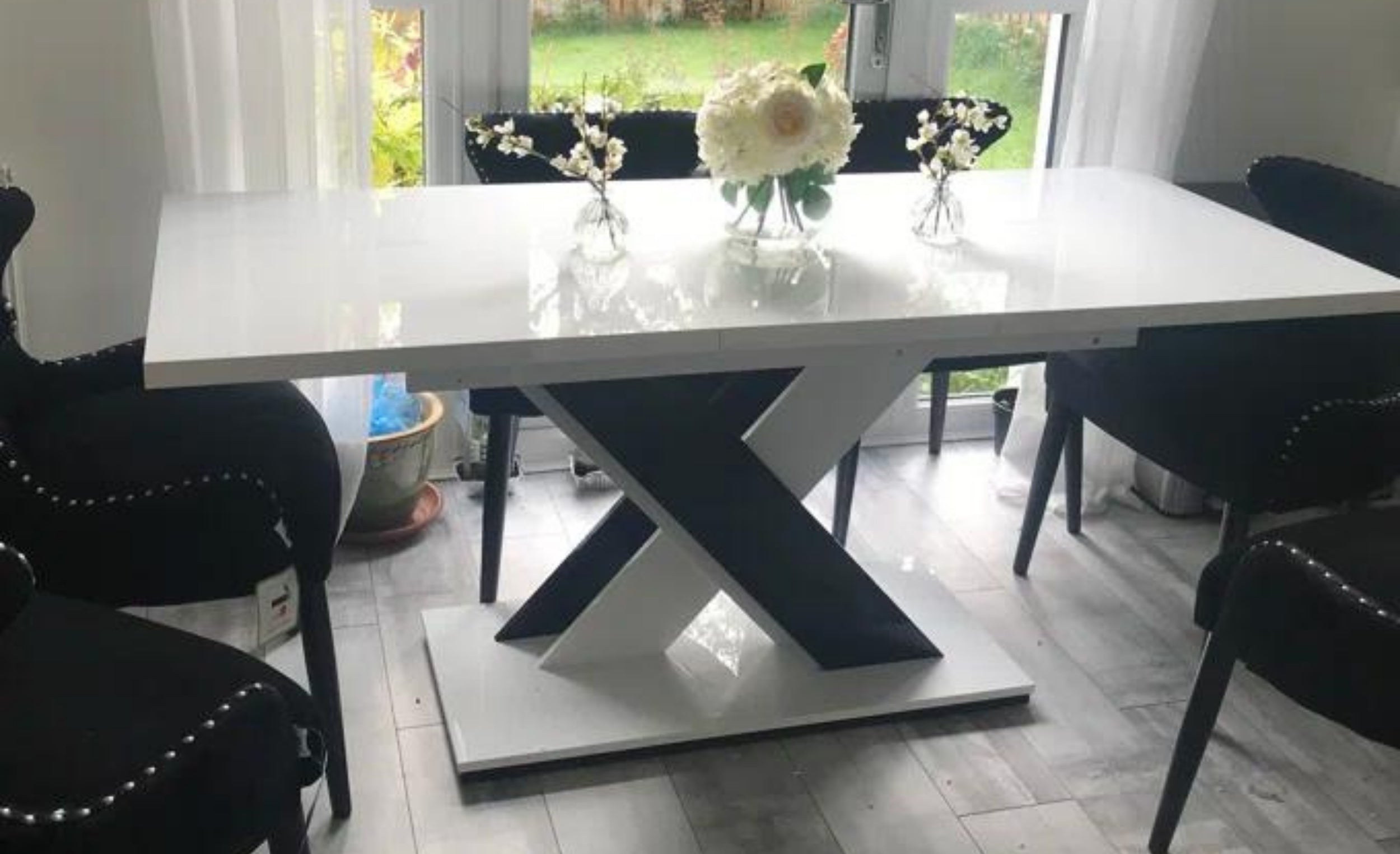 Oak, Concrete or Marble? Choose the Right Dining Table Finish